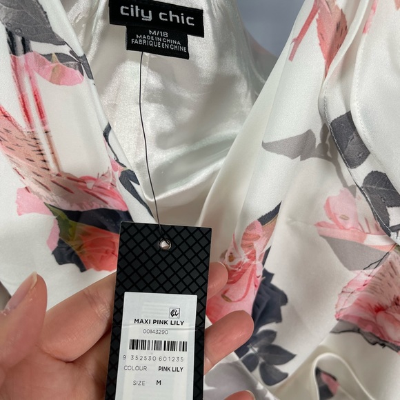NWT City Chic White Floral Cold Shoulder Maxi Dress in Pink Lily Size 18 - Picture 9 of 10